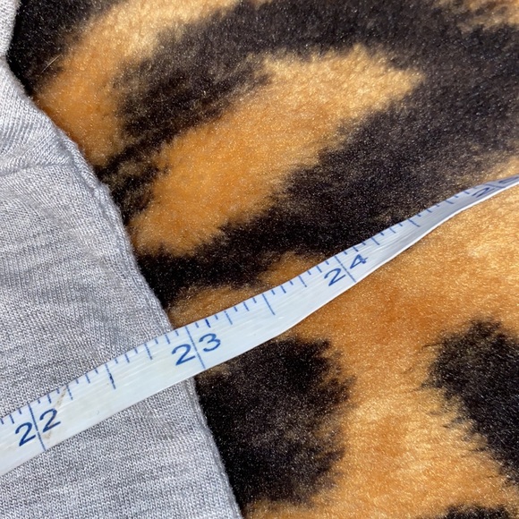 3/$30 Looney Tunes Top - Picture 7 of 7